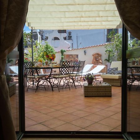 Boutique Apartment Al Duomo ซาแลร์โน ภายนอก รูปภาพ