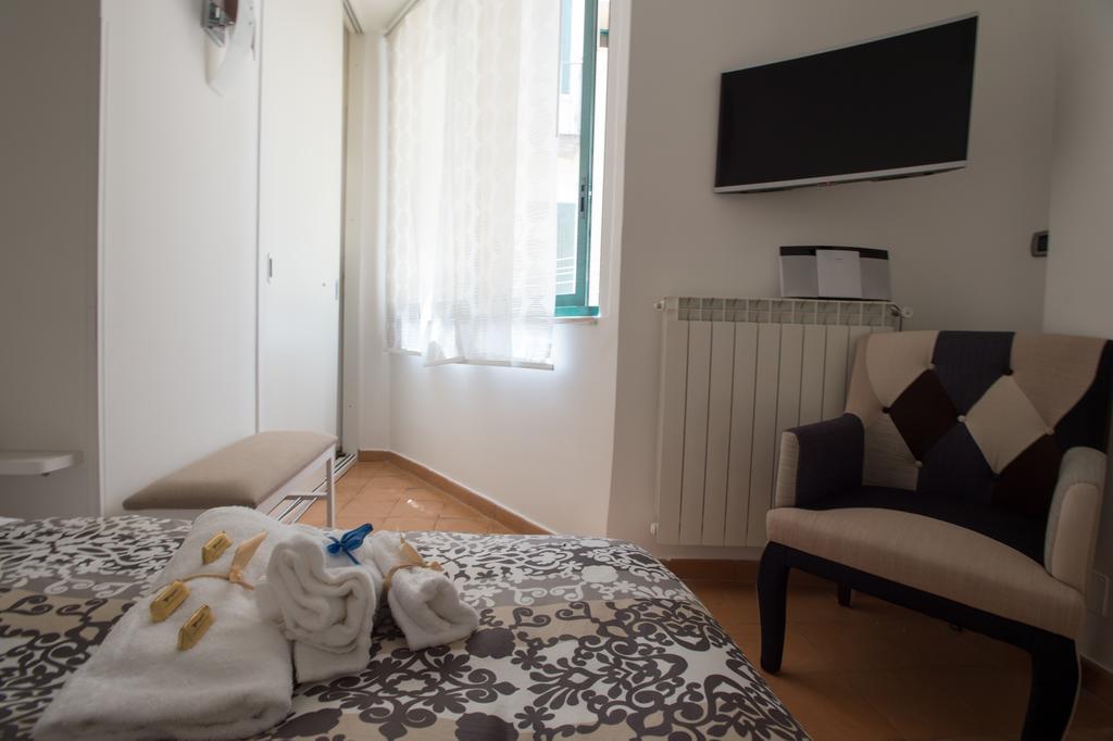 Boutique Apartment Al Duomo ซาแลร์โน ภายนอก รูปภาพ