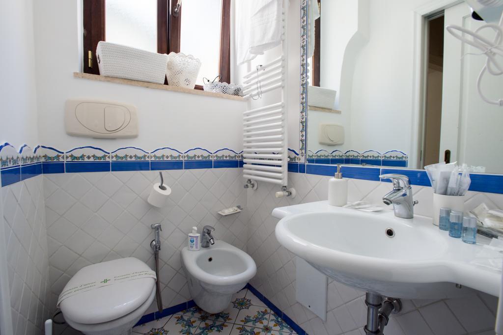 Boutique Apartment Al Duomo ซาแลร์โน ภายนอก รูปภาพ